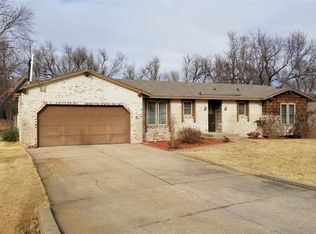714 Foothill Dr, Hutchinson, KS 67502