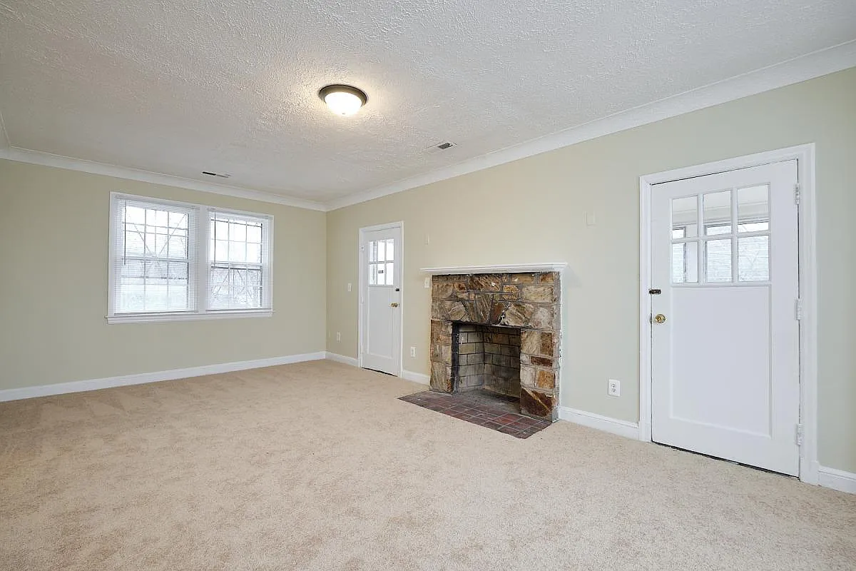 2821 R St SE #A photo 1