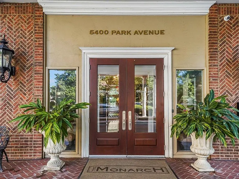 5400 Park Ave #302 — Photo 3