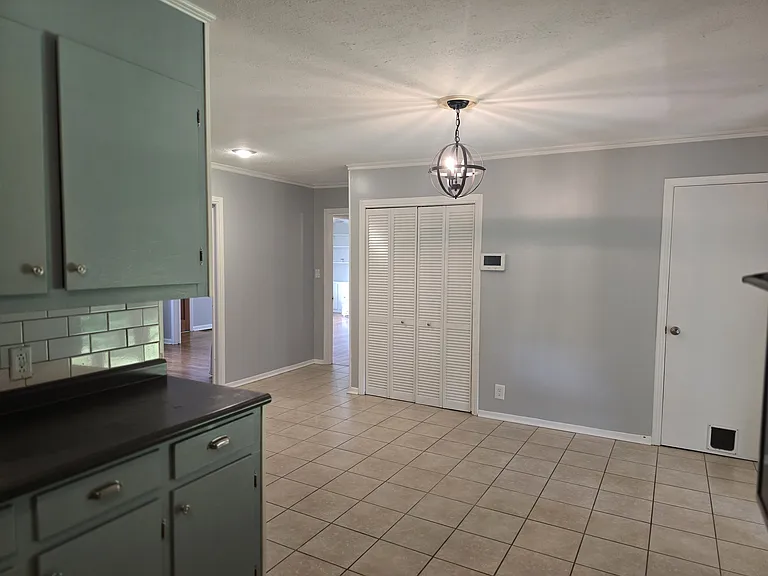 536 Russell Rd — Photo 13