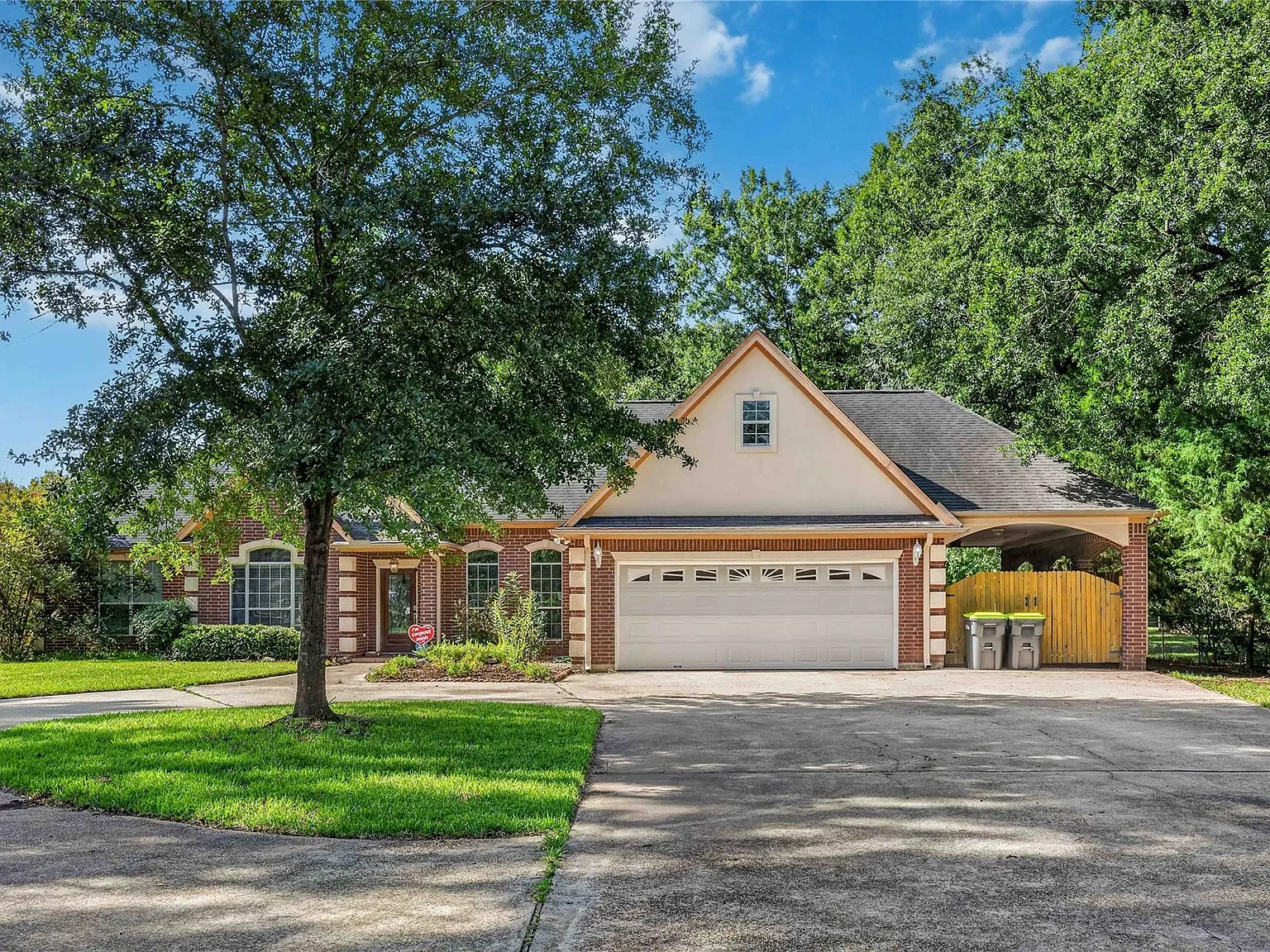 3 bed, 2.5 bath, 2088 sqft, $3,000 — Photo 2