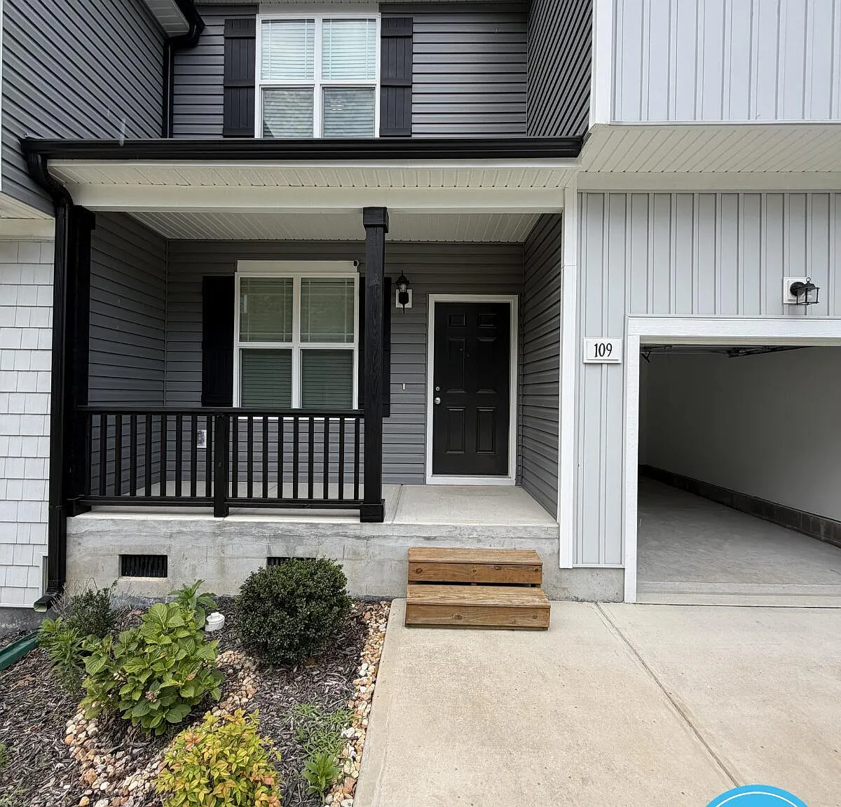 4 bed, 2.5 bath, 1445 sqft, $1,800 — Photo 2