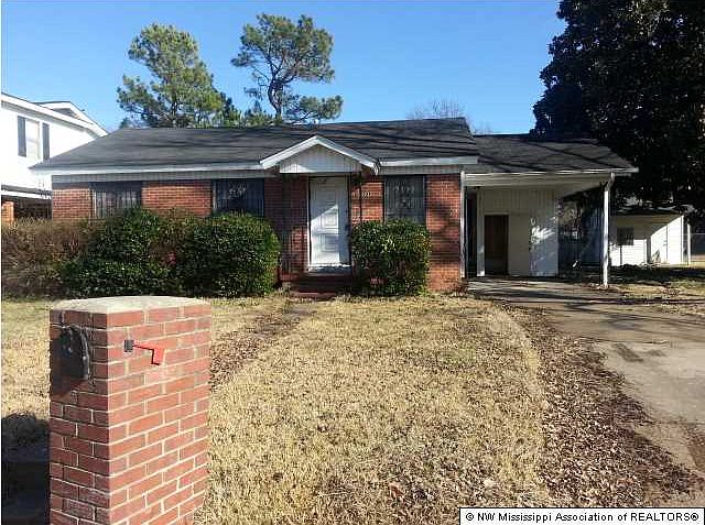 1st image of 932 Grant Pl