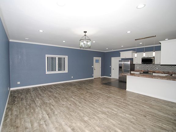 5th image of 451 Spence Ave