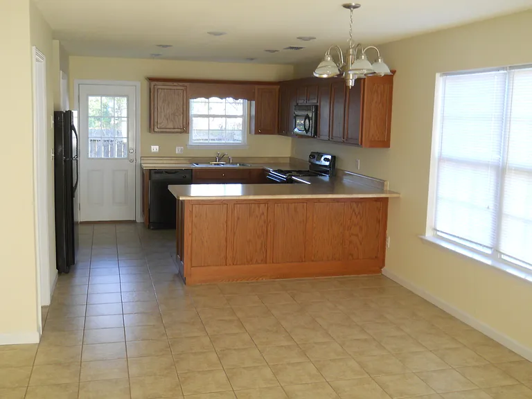 149 W Main St — Photo 2