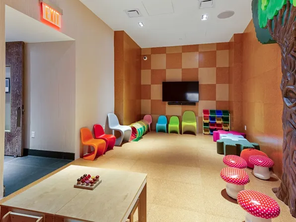 19 Dutch Street image 4 of 40