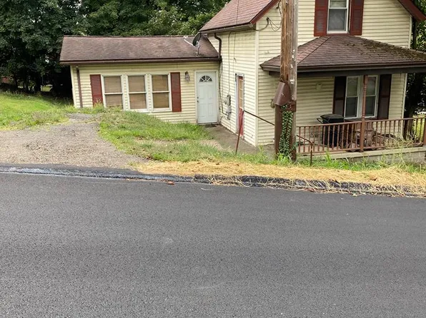 14 Parker Ave, Franklin, PA 16323