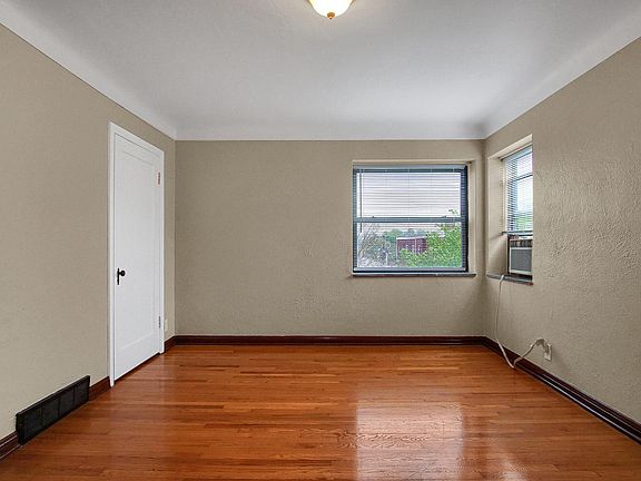 2nd image of 3441 Lawn Ave #2F