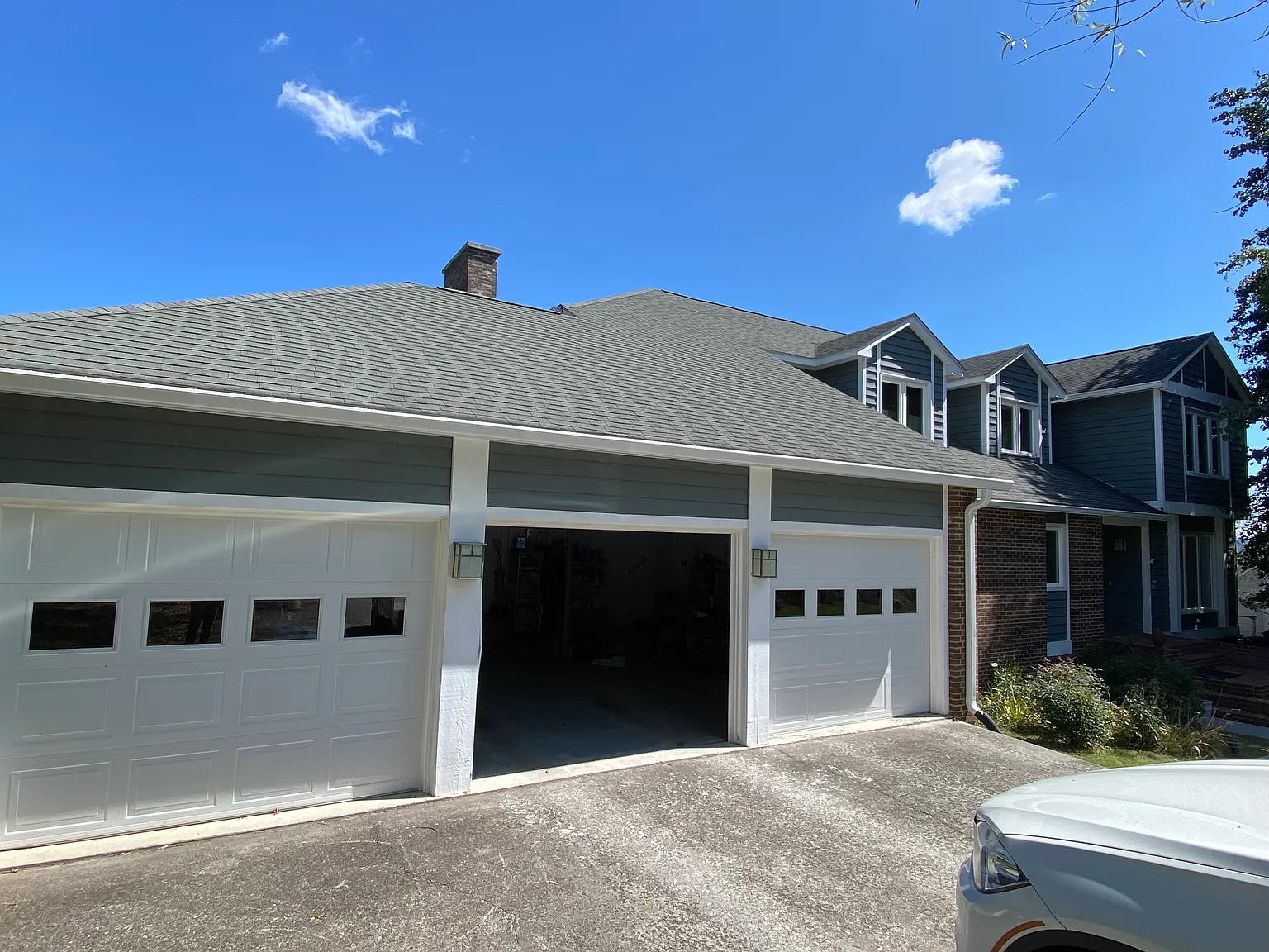 4 bed, 2833 sqft, $3,000 — Photo 3