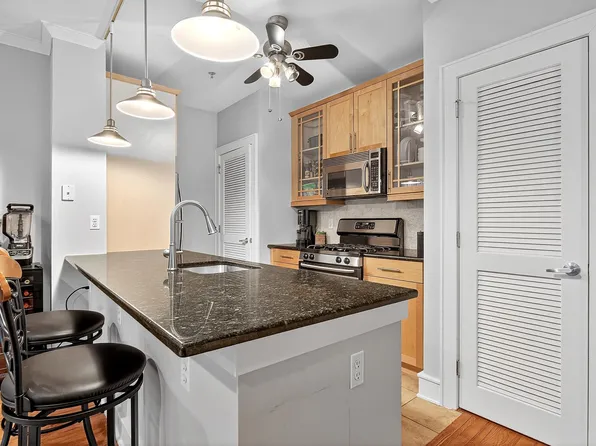 904 Jefferson Street image 5 of 32