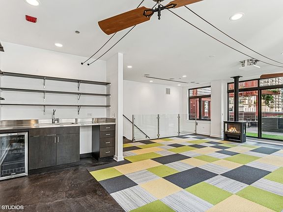 4th image of 336 W Huron St #810