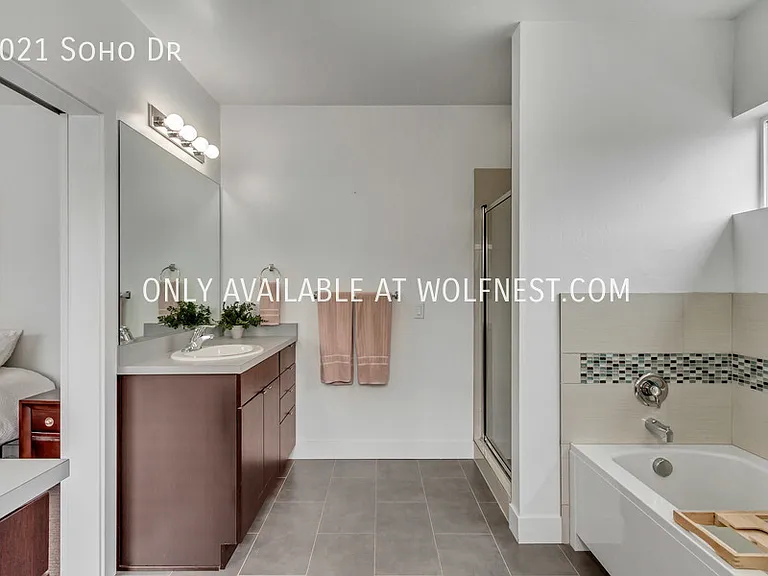 1021 Soho Dr — Photo 23