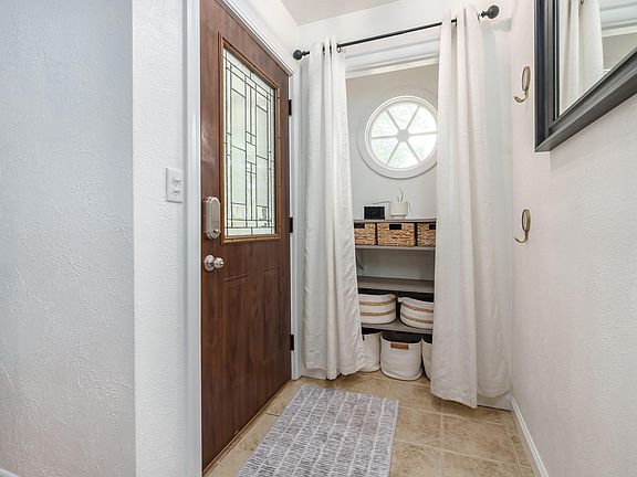3rd image of 713 Cambridge Dr