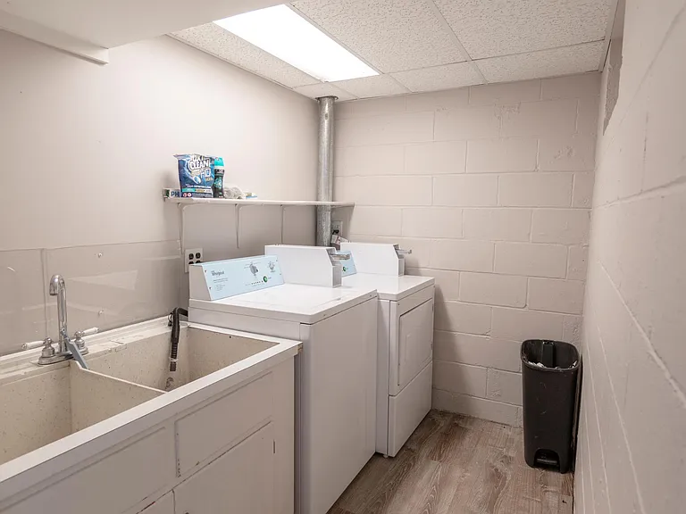 2241 Oxford St N #1 — Photo 16