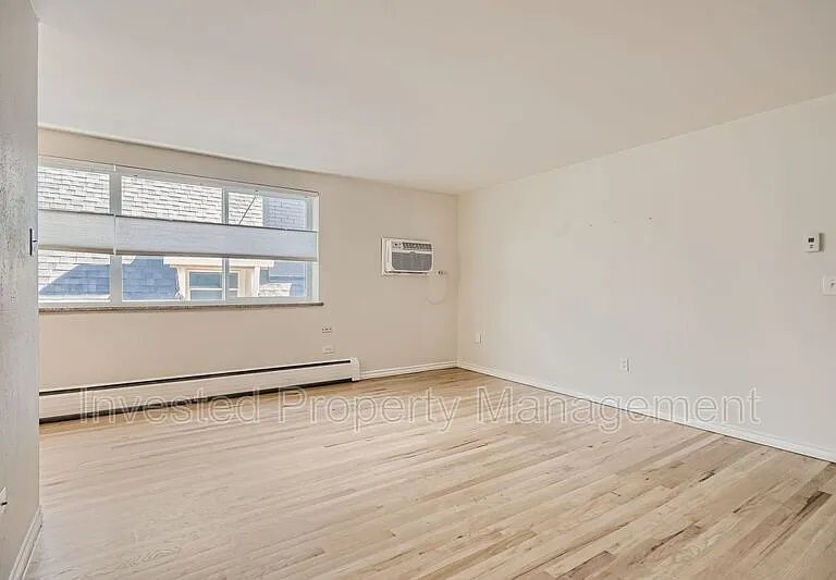 985 N Corona St #302 — Photo 5