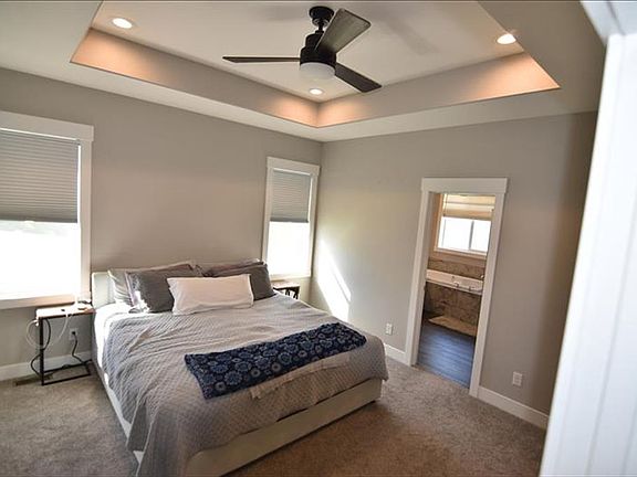 3rd image of 845 Boxwood Dr
