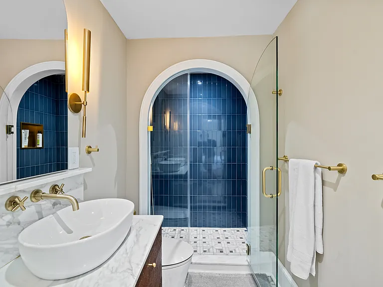 2329 Porter St NW — Photo 33