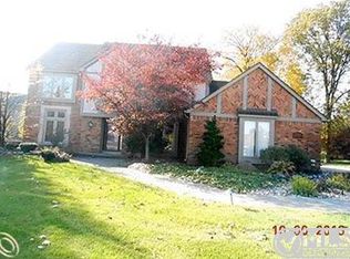 19979 Edgewood Ave, Livonia, MI 48152