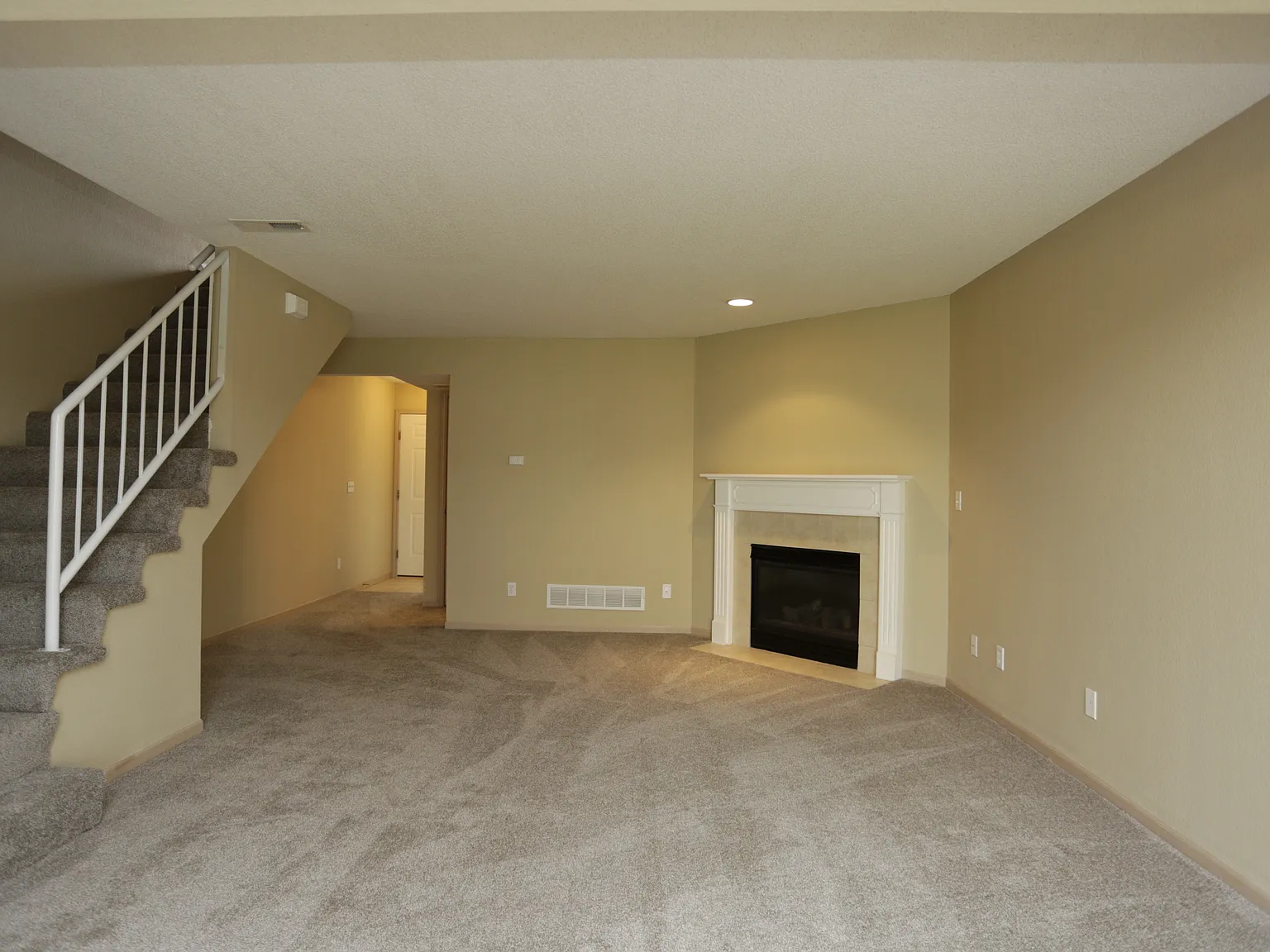2 bed, 2.5 bath, 1350 sqft, $1,250 — Photo 4