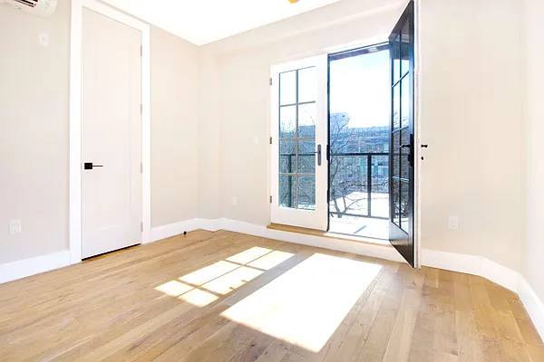 Rented by EXR | media 8