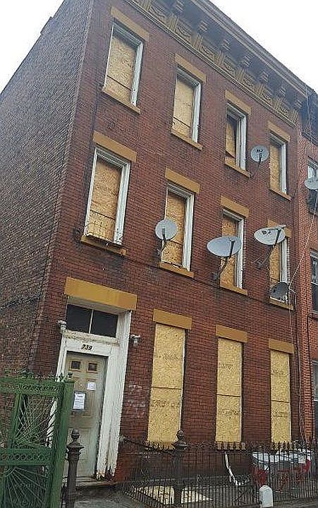 2nd image of 739 Park Ave