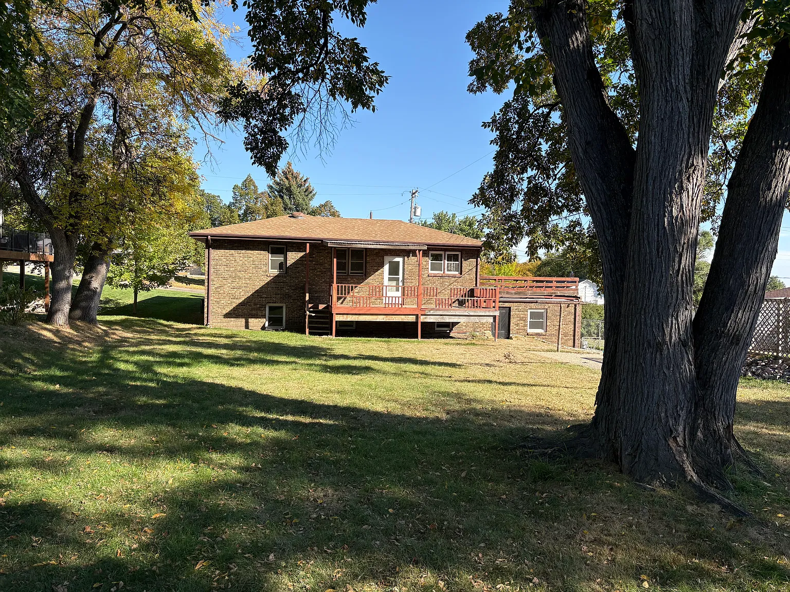 3 bed, 1984 sqft, $2,300 — Photo 2