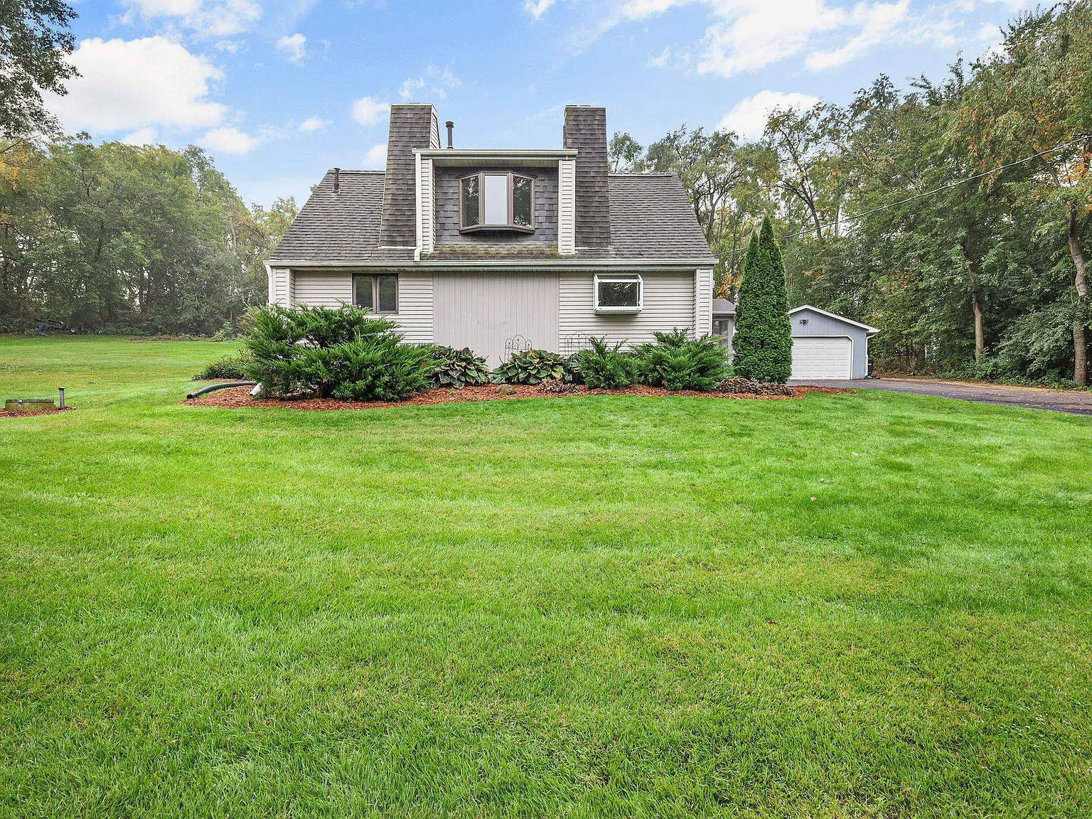 3 bed, 1.5 bath, 1886 sqft, $2,750 — Photo 3