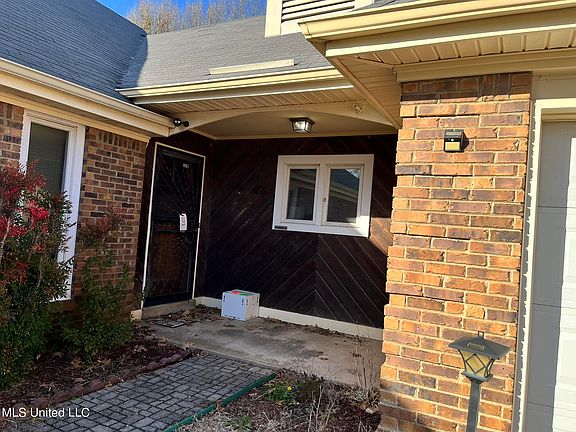 5th image of 940 White Pine Dr
