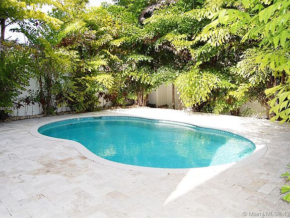 3rd image of 755 NE 193rd St #755