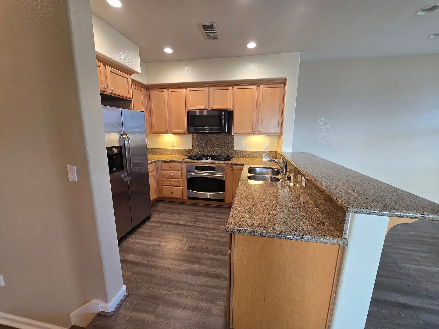 Beautifully Upgraded Tri level Home in Marina Bay in Richmond, CA — Photo 4