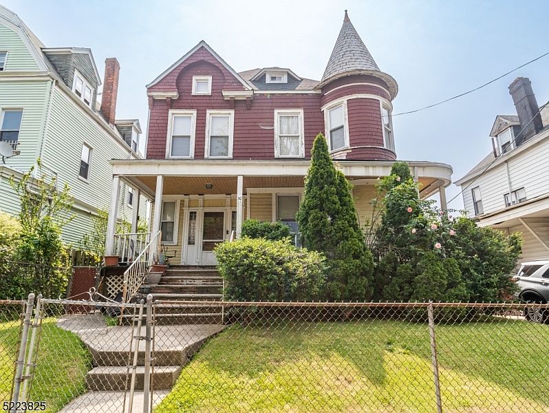 1st image of 30-32 Leslie St