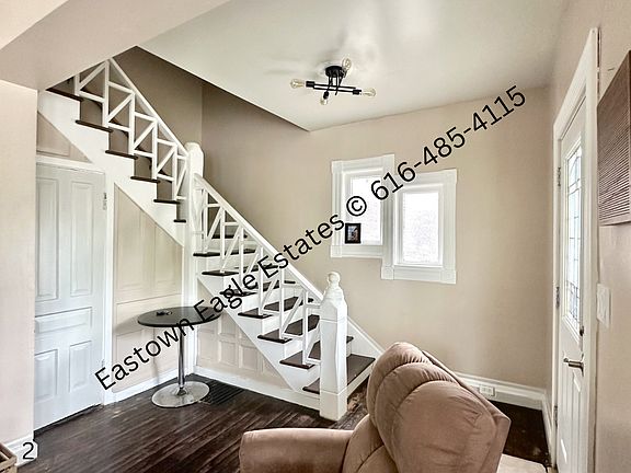 3rd image of 841 Wealthy St SE