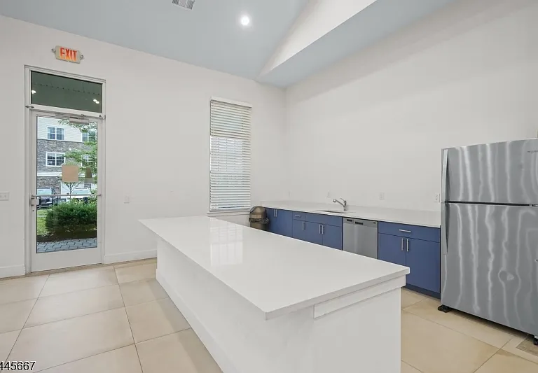 723 Lorhan Dr — Photo 17