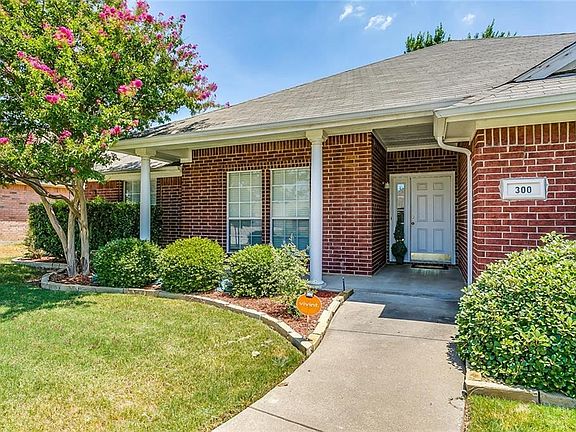 4th image of 300 Angela Dr