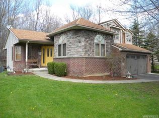 5761 Dunnigan Rd, Lockport, NY 14094