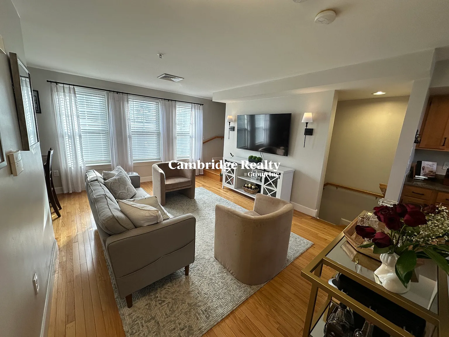 2 bed, 1.0 bath, 887 sqft, $2,750 — Photo 3