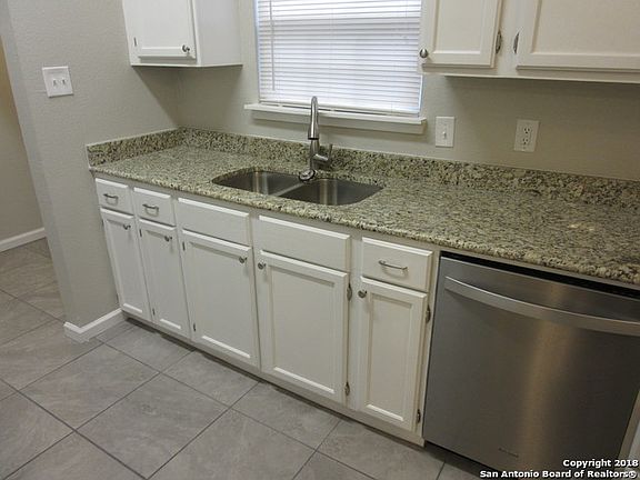 5th image of 2807 Lake Meadow St