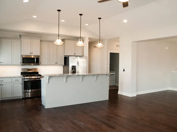 426 Stoneridge Dr, Lawrence, KS 66049