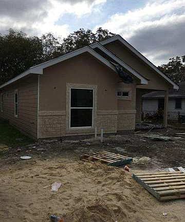 2nd image of 3018 Navajo St