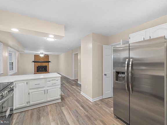 3rd image of 8016 Stillbrooke Rd