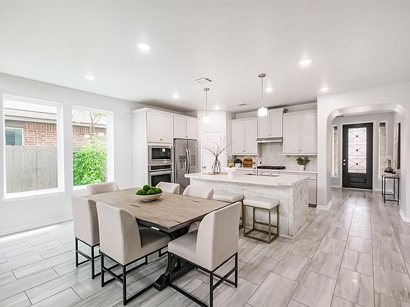 5th image of 10914 Crestwood Point Cir