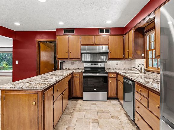 5th image of 521 Kerber Rd