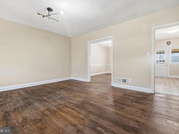 4th image of 1543 Sheffield Rd
