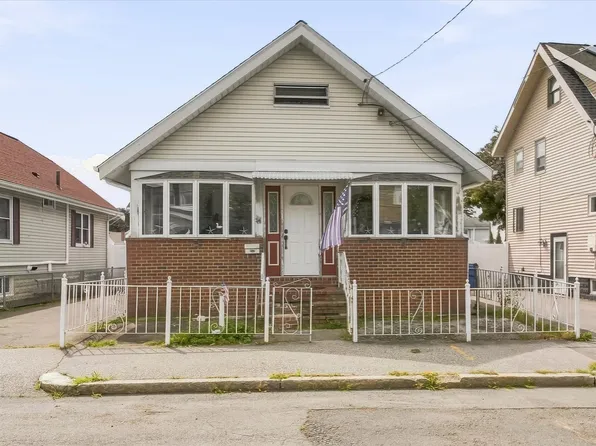 14 Beckert Ave, Revere, MA 02151