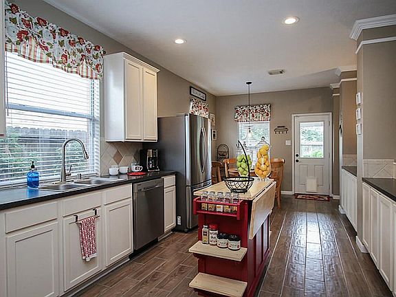 3rd image of 18831 Squirrel Oaks Dr