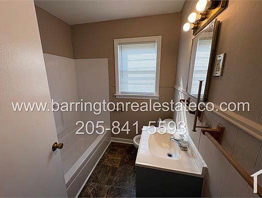 2nd image of 920 Jackson Blvd