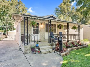 22437 Francis St, Saint Clair Shores, MI 48082