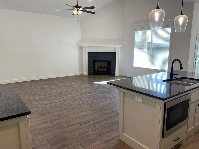 2252 E Thomas Ter — Photo 14