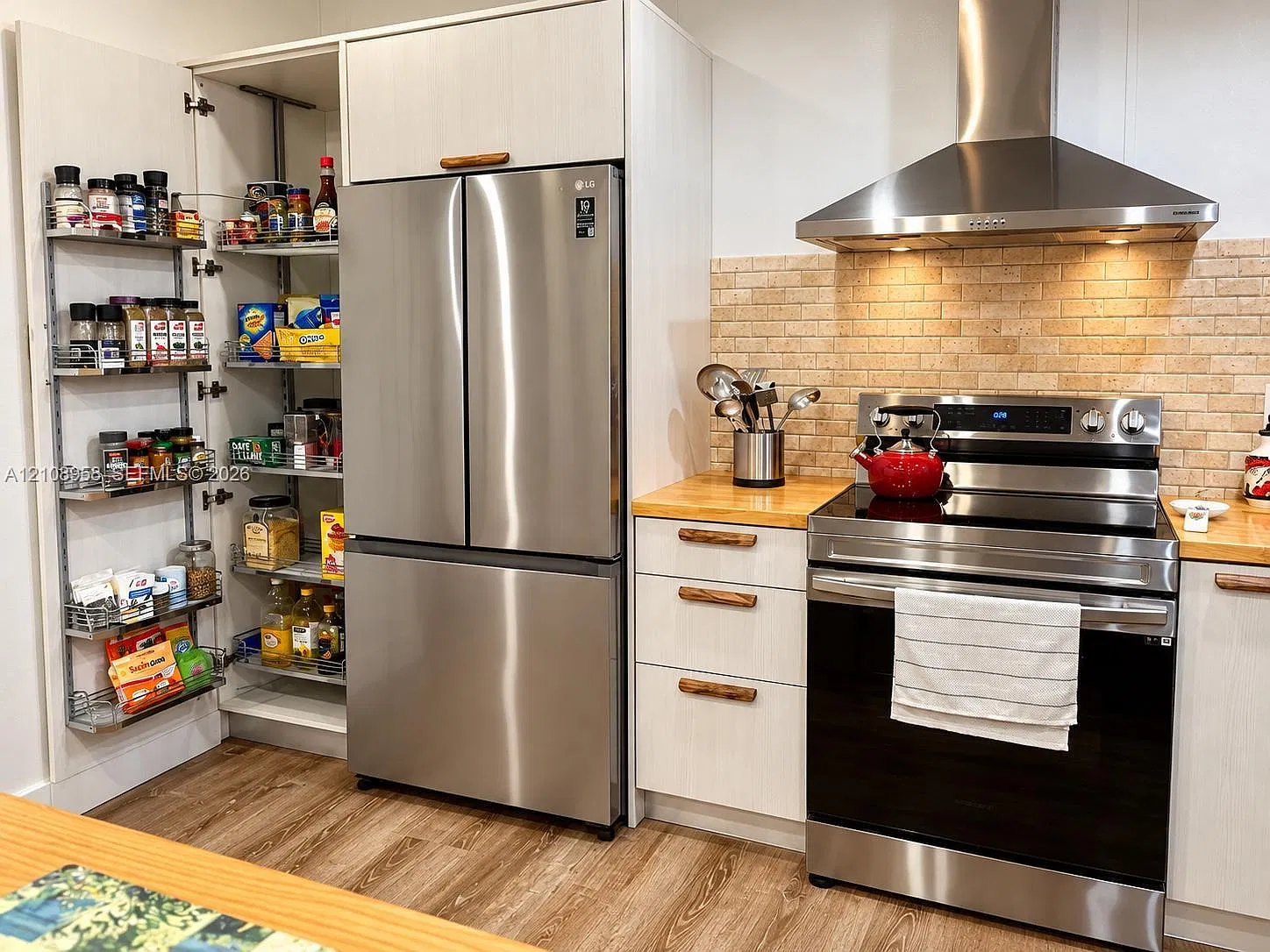 3 bed, 3.0 bath, $2,600 — Photo 4