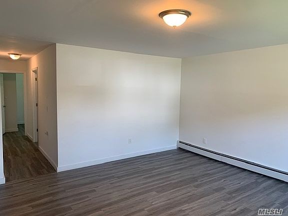3rd image of 132 Alcolade Dr E
